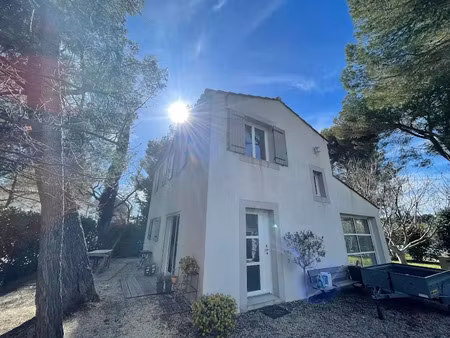 location meublée maison 4 pièces 96 m² à eguilles (13510)  2 190 €