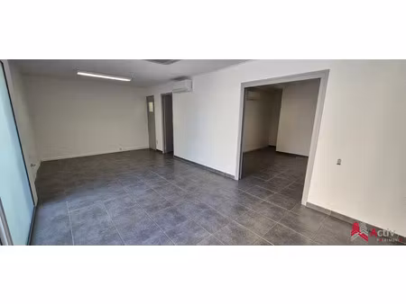 location locaux professionnels 2 pièces 55 m² à arles (13200)  750 €