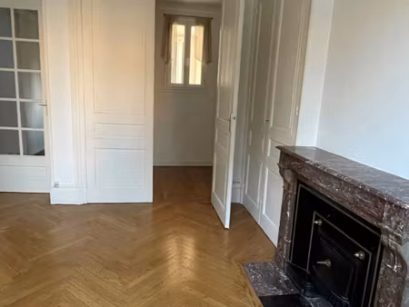 f2 bis - 113 avenue des freres lumiere 69008 lyon