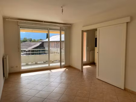 poisat centre village plaisant f2 avec terrasse 38320