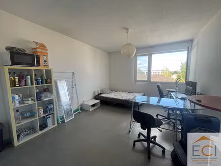 studio meuble de 23.82 m2 proximité iut