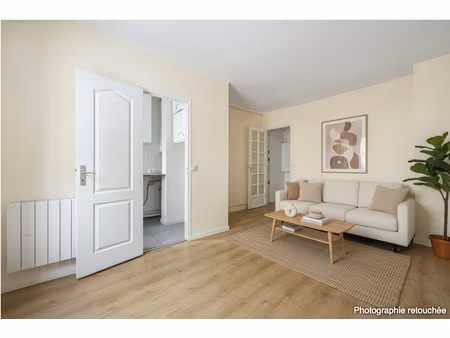 studio lumineux de 20 m² au calme avec vue dégagée montrouge -métro barbara (ligne 4)