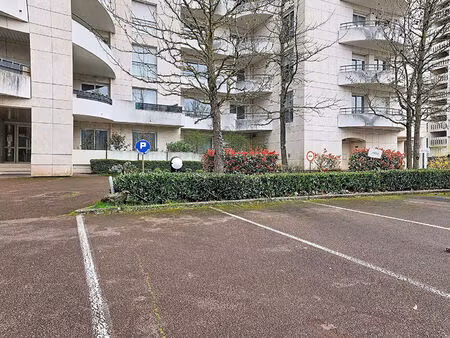 parking / box angers