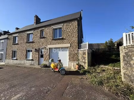 maison en pierre avec garage attenant
