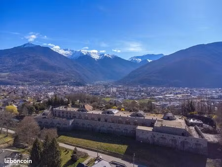 loft/atelier/surface 6 pièces 400 m²