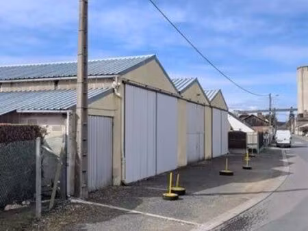 location garages / entrepôts 70 m² et 130 m² – eau  électricité – bresles