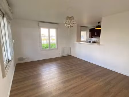 t2 46 m² lumineux + parking privé | 7 min gare | disponible 1er avril 2026