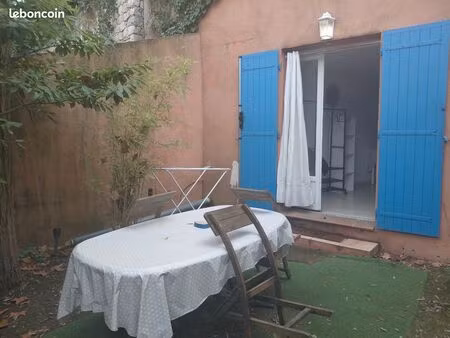 studio meublé aix centre ville avec un extérieur