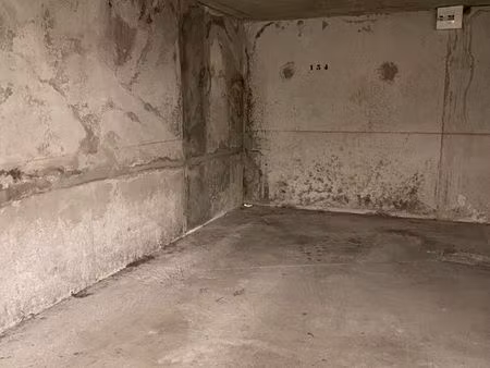 location place de parking sous terrain