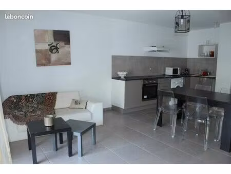 luynes centre beau t3/4 meuble 76 m² environ  terrasse couverte 9 m² environ  box fermé  p