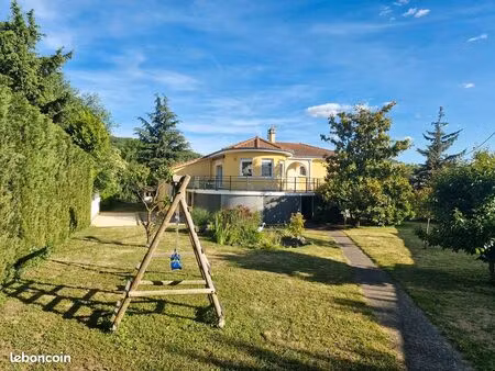 villa avec piscine à louer