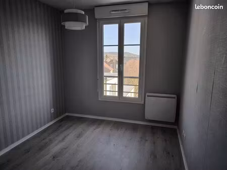 location - appartement f3 - 55 m² - dernier étage avec ascenseur - 820 cc/mois
