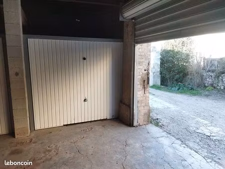 parking/box 1 pièce 13 m²