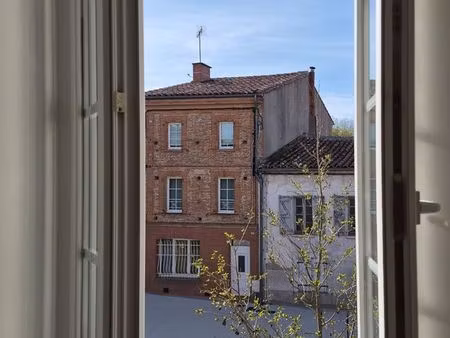 t3 70 m² traversant – 2 chambres vue jardin – centre de nailloux