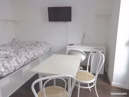 haut de jaurès/ a proximité du tramway