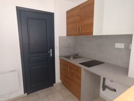 studio avec cour et parking privé