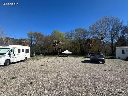 à louer parcelle dans un terrain pour entreposer  véhicule camping-car