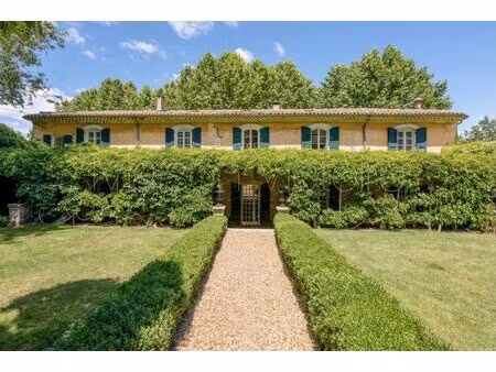 propriété d'exception du 18e siècle  au coeur du luberon.