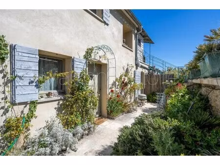 propriété de village exceptionnelle avec vues panoramiques.