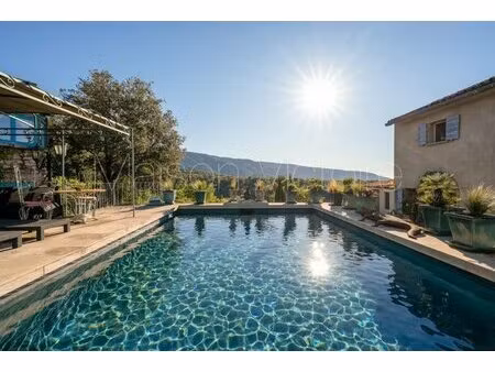 sublime propriété avec terrain constructible et maison d'amis.