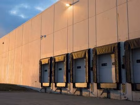 terrain avec permis d'urbanisme en zone industrielle