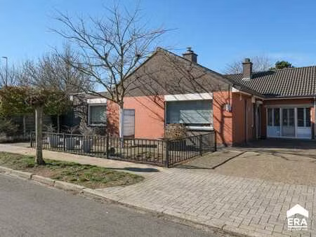 maison familiale semi-ouverte avec piscine à overpelt