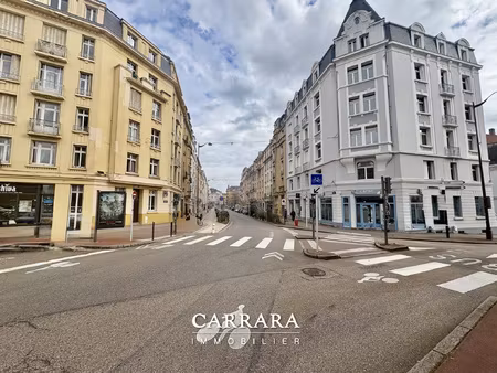 plateau de 146 m2  2 appartements sur le même palier  idéal 