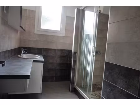 appartement type 4 avec balcon et stationnement- pont saint