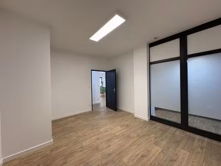 à louer - bureau 16.04m² - pôle bien-être