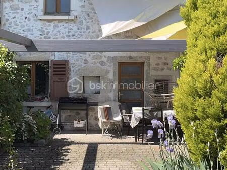 maison ancienne mitoyenne – 3 chambres et jardin – bassens