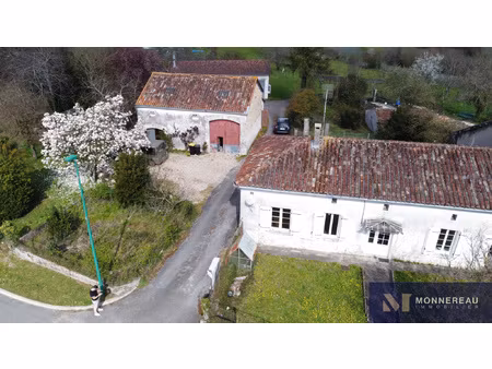 maison en pierre de plain-pied avec dependances