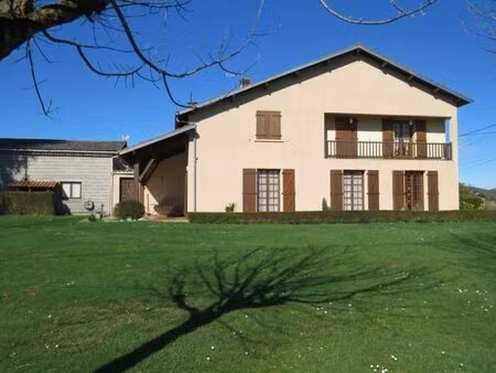 fort potentiel pour cette propriété de 2 maisons sur 6320 m2