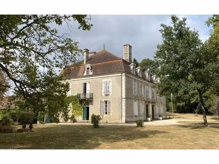 propriété equestre avec 12 ha dont 10 ha de prairie plate  dé