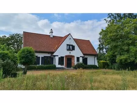 te renoveren villa met 4 kamers te koop in centrum deerlijk