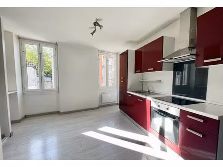 réalmont centre  appartement t2 bis en duplex