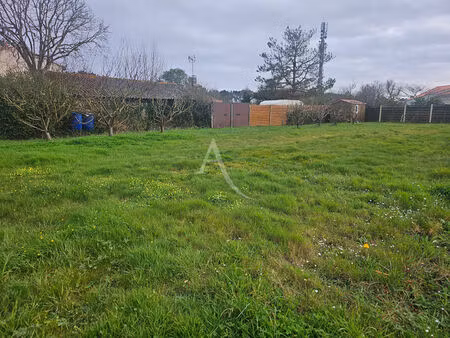 vente terrain  643.00m²  bretignolles