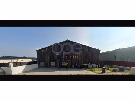 local d'activité de 340m² - cour privative de 200m²