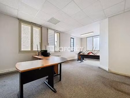 location bureaux et commerces à elbeuf (76500) : à louer / 27m² elbeuf