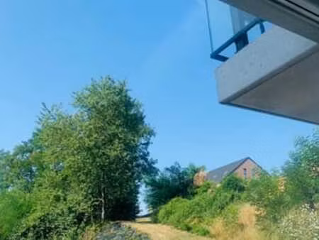 magnifique appartement de coin très lumineux