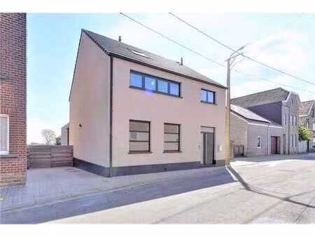 maison 3 façades rénovée en 2019.