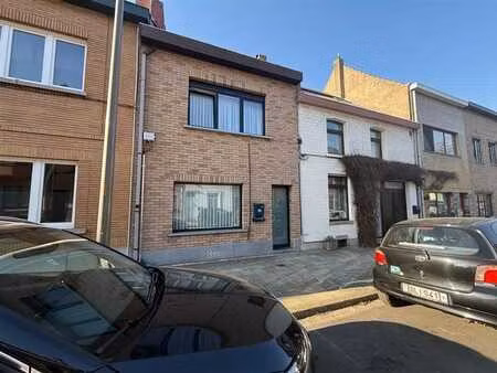 maison en parfait etat avec jardin