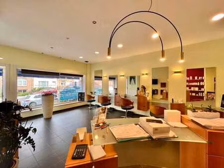 commerce de 125m² + appartement 1 chambre + garage