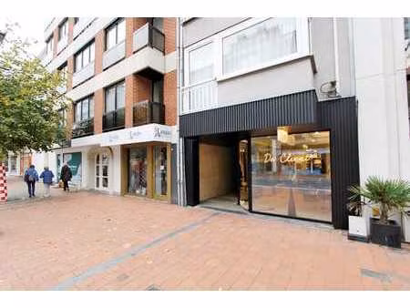 belle propriété commerciale  située du côté ensoleillé de l