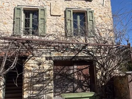 lorgues  maison en pierre sur 730 m² de terrain avec piscine