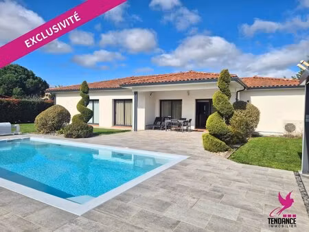 maison 5 pièces avec piscine sur 1250 m² à merville.