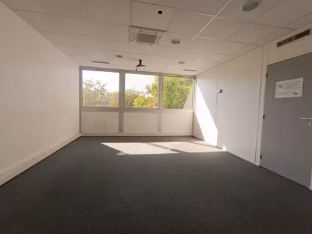 bureaux à louer - 87 m² - proche aéroport