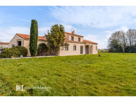 maison saint denis la chevasse