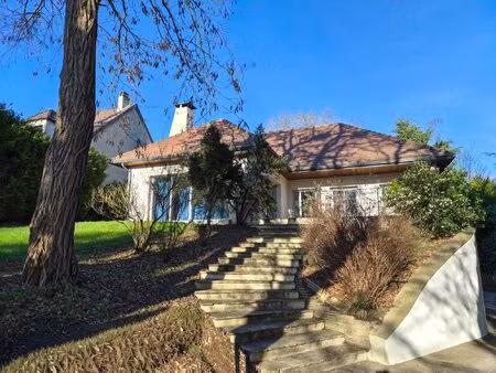 cadre de vie exceptionnel pour cette belle familiale de standing