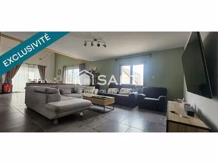 maison familiale récente avec 4 chambres.