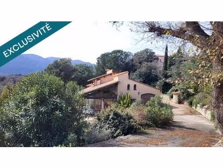 belle maison d'architecte avec appartement indépendant  piscine et grand terrain